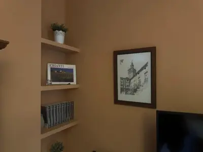 Una televisión o centro de entretenimiento en AMPLIA Y CÉNTRICA VIVIENDA PARA 6px !SEVILLA A TUS PIES!