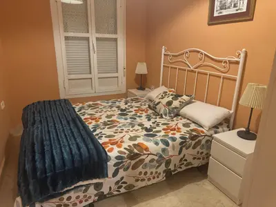 Cama o camas de una habitación en AMPLIA Y CÉNTRICA VIVIENDA PARA 6px !SEVILLA A TUS PIES!