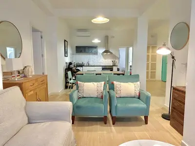 Una cocina o zona de cocina en Nuevo! Acogedor apt 8pax 4Bdr 2Bth - CozyHomeSevilla4