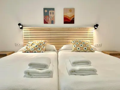 Cama o camas de una habitación en Nuevo! Acogedor apt 8pax 4Bdr 2Bth - CozyHomeSevilla4