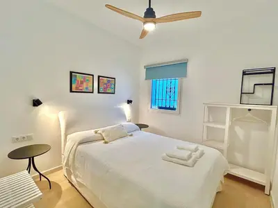 Cama o camas de una habitación en Nuevo! Acogedor apt 8pax 4Bdr 2Bth - CozyHomeSevilla4