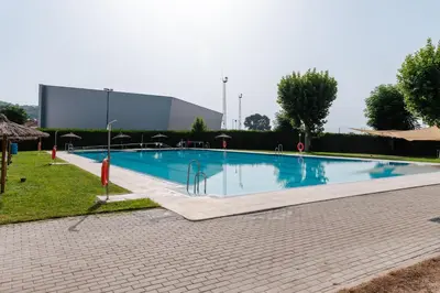 Piscina en o cerca de Bungalows Los Álamos de El Pedroso