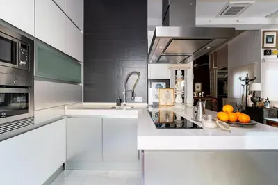 Una cocina o zona de cocina en Loft singular en casa regionalista Sevilla centro