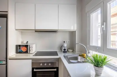 Una cocina o zona de cocina en Bright Apartment Near Seville's Historic Center