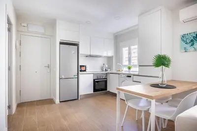 Una cocina o zona de cocina en Bright Apartment Near Seville's Historic Center