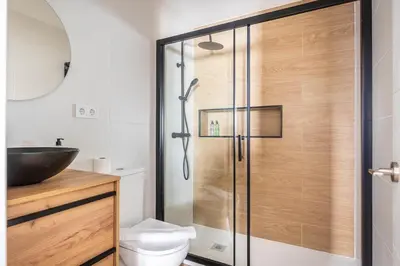 Un baño de Bright Apartment Near Seville's Historic Center