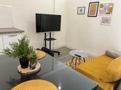 Una televisión o centro de entretenimiento en Apto II Santa Clara Centro