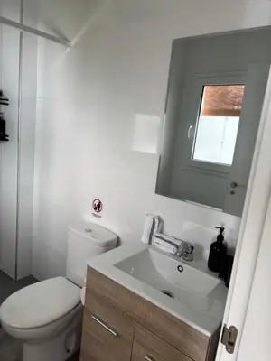 Un baño de Apto II Santa Clara Centro