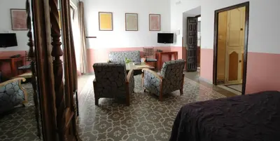 Una televisión o centro de entretenimiento en Hotel Casa de los Azulejos