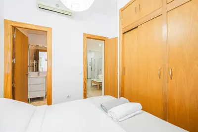 Cama o camas de una habitación en Bonito y muy fresco apartamento con patio privado