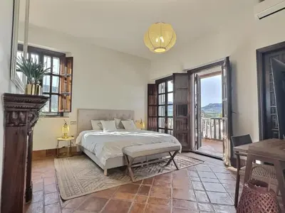 Cama o camas de una habitación en New! Your ultimate luxury finca with 11BR, Pool, Jacuzzi, Gym and Sauna just 30 minutes from Malaga!