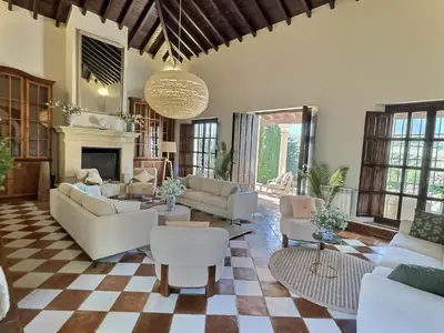 Zona de estar de New! Your ultimate luxury finca with 11BR, Pool, Jacuzzi, Gym and Sauna just 30 minutes from Malaga!