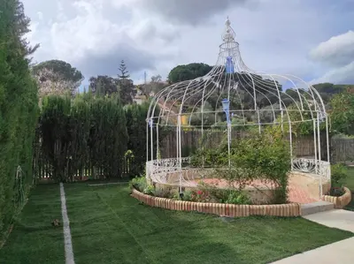 Jardín al aire libre en Silvana campo y ciudad