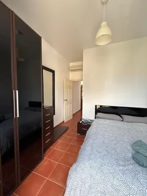 Cama o camas de una habitación en #1 HABITACIÓN DOBLE con baño compartido SEVILLA DELUXE LOS ROSALES