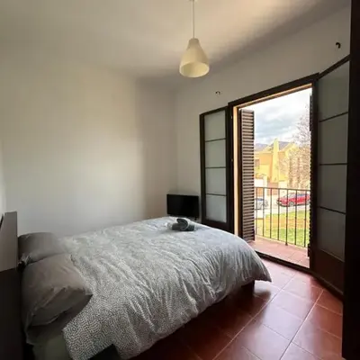 #1 HABITACIÓN DOBLE con baño compartido SEVILLA DELUXE LOS ROSALES