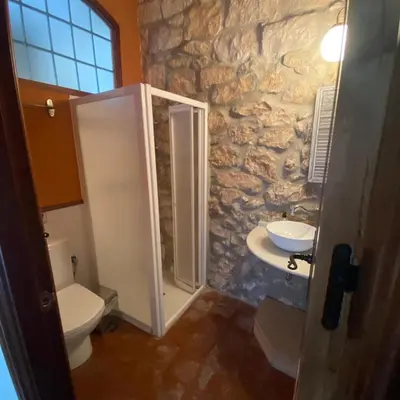 Un baño de Adarve de los Olivares