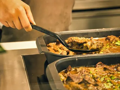 Comida en o cerca de esta residencia de estudiantes
