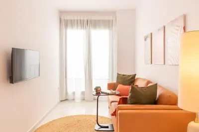 Una televisión o centro de entretenimiento en Apartmentos La Florida