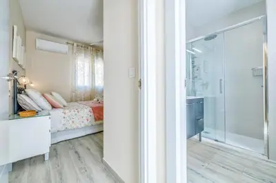Un baño de Casa El Califato de Córdoba