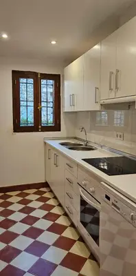 Una cocina o zona de cocina en Espectacular iglesia románica
