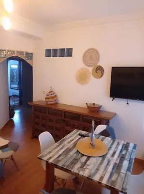 Una televisión o centro de entretenimiento en Apartamento LuzAzul cercano Estadio Cartuja