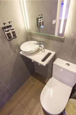 Un baño de San Marcos Suite II