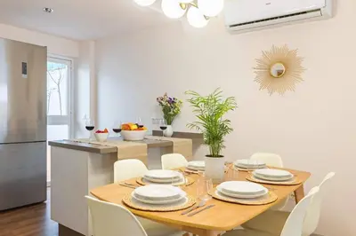 Plano de Casa 3 plantas con patio y Solárium privados