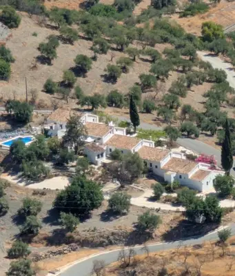 Paisaje cerca of this country house
