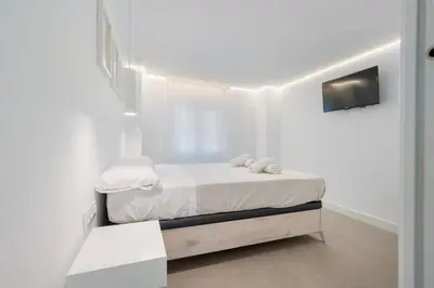 Cama o camas de una habitación en Buhaira suites, free parking and subway