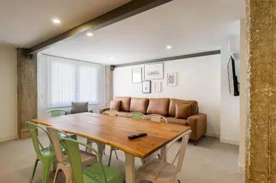 Zona de estar de Buhaira suites, free parking and subway