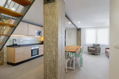 Una cocina o zona de cocina en Buhaira suites, free parking and subway