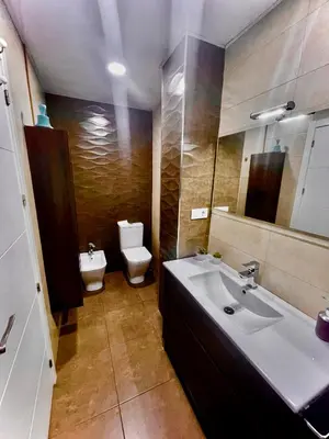 Un baño de LA PAZ 2 Dormitorios PONDOS