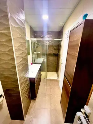 Un baño de LA PAZ 2 Dormitorios PONDOS