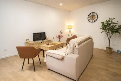 Una televisión o centro de entretenimiento en Apartamento Esencia en la Roca