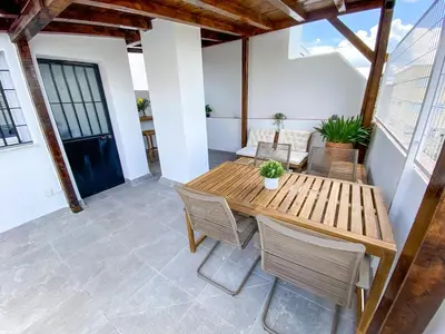 Un balcón o terraza de Villa with private swimming pool in Sevilla