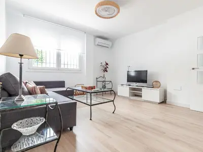 Una televisión o centro de entretenimiento en Precioso apto Sevilla zona Calle Feria