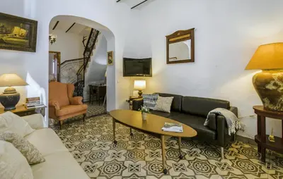 Zona de estar de Amazing Home In El Pedroso With Wifi