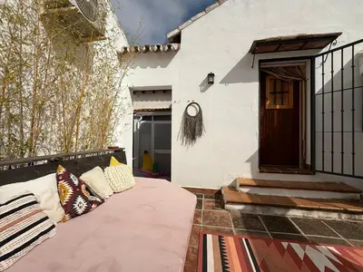 Un balcón o terraza de Authentic Luxury Villa in Oasis with Pool close to Malaga