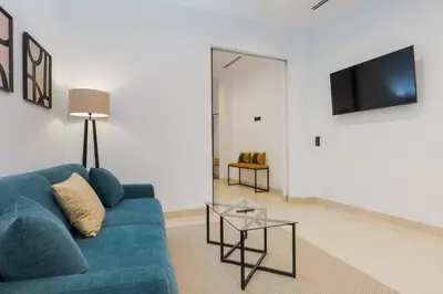 Una televisión o centro de entretenimiento en New Design Apartment - Artemisa