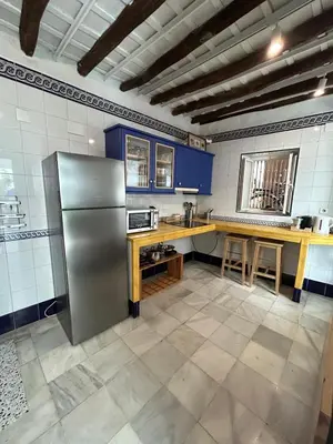 Una cocina o zona de cocina en Un patio en La Alameda