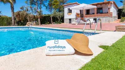 Piscina en o cerca de Cortijo El Púlpito Periana by Ruralidays