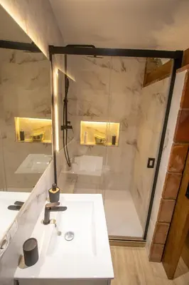 Un baño de Roca Loft Maruja