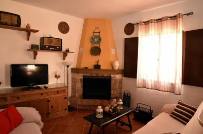 Una televisión o centro de entretenimiento en Casa El Valle entre Torcal y Caminito del Rey