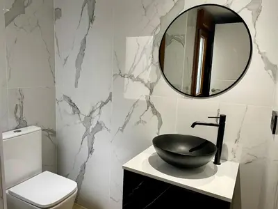 Un baño de Geysotur Balcón Torre de la Mézquita