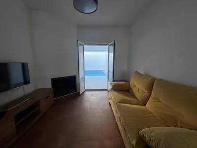 Una televisión o centro de entretenimiento en Casa Rural Castillo de Alanis