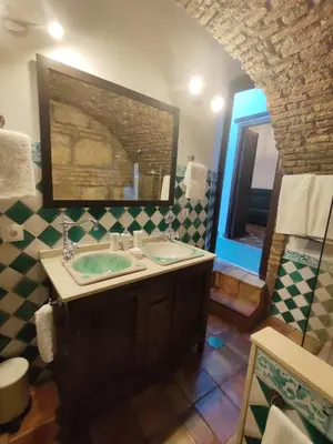 Un baño de Casa de los Arcos Parking Free en las inmediaciones