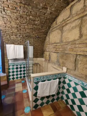 Un baño de Casa de los Arcos Parking Free en las inmediaciones