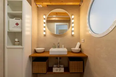 Un baño de Little Palace, jacuzzi privado
