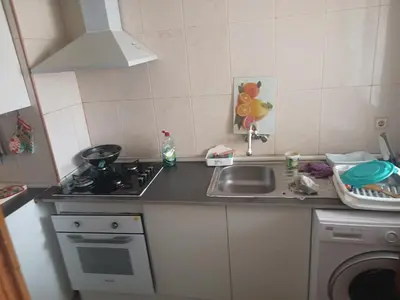 Una cocina o zona de cocina en Solo con hora de llegada