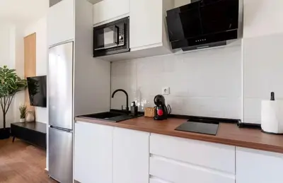 Una cocina o zona de cocina en Estudio moderno con parking, frente al Palacio de Congresos